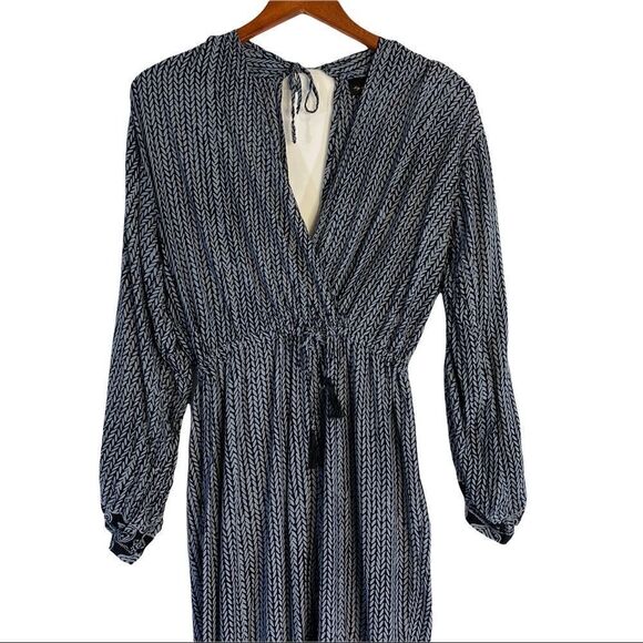 NAT by Natalie Martin claudette printed plunging v-neck jumpsuit m medium. - Picture 6 of 11